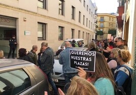 Mil opositores aprobados, en el paro y sin plaza dos años después de pasar los exámenes de la Junta de Andalucía