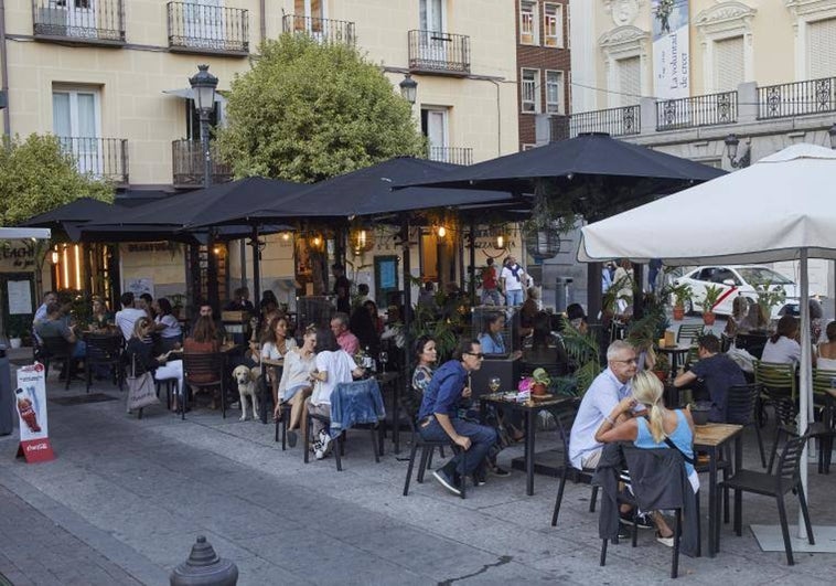 El tardeo y el ocio nocturno suben en Madrid, mientras el botellón languidece