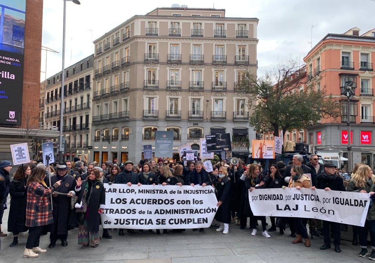 Letrados de la Administración de Justicia de Córdoba durante la protesta de ayer en Madrid