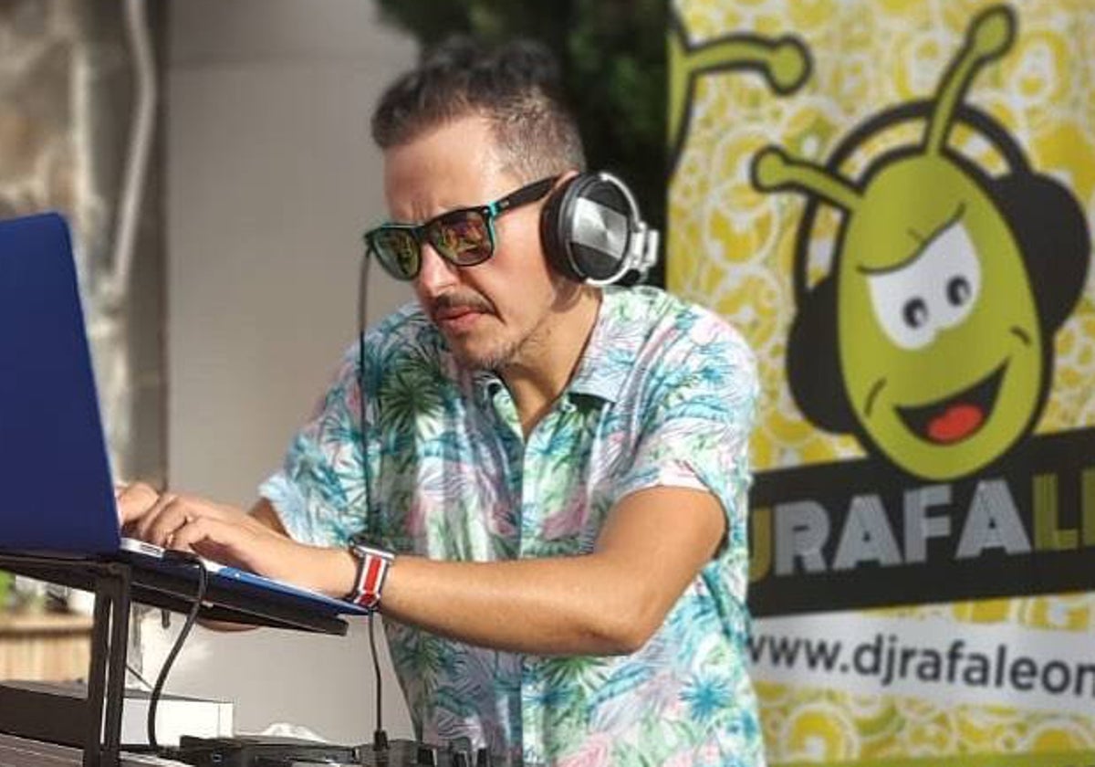 El dj cordobés Rafa León, pinchando