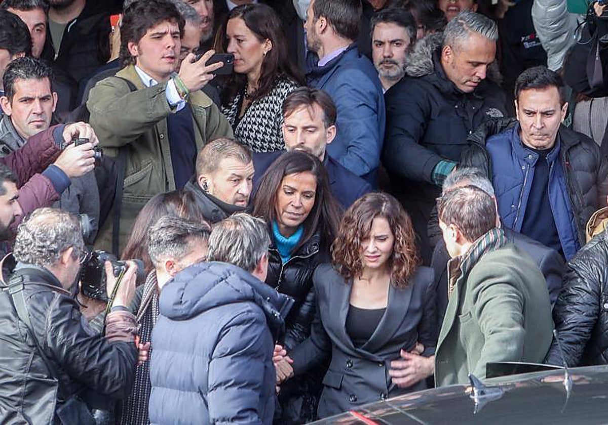 Díaz Ayuso, saliendo ayer de la facultad de Ciencias de la Información de la Complutense
