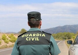 Encuentran el cadáver de un bebé envuelto en una manta en un camino de tierra de Granada