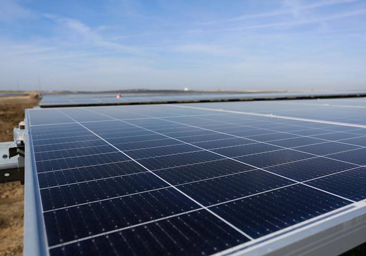 Imagen de archivo de una planta solar