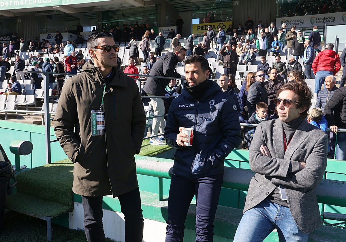 El director deportivo del Córdoba CF, Juan Gutiérrez 'Juanito' junto a José Ruiz y Raúl Cámara