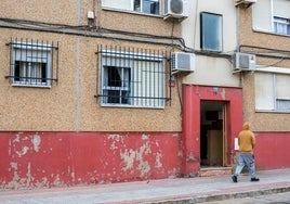 Brutal paliza al detenido por amenazar con explotar su vivienda en Huelva con una bombona