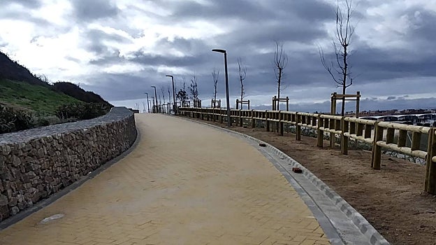 Imagen después - Un terreno que servía de escombrera, el nuevo mirador de Montecarmelo