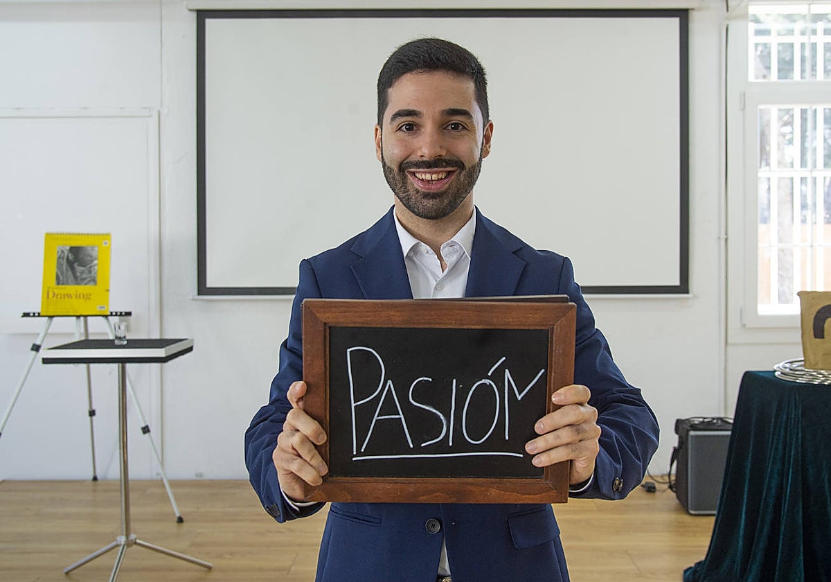 El mago enseña una de las claves de su oficio