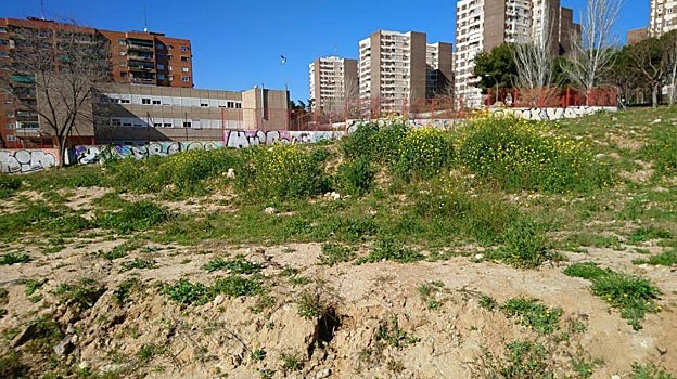 Imagen antes - Una parcela en desuso, en Fuencarral-El Pardo, convertida en el jardín de Ribadavia