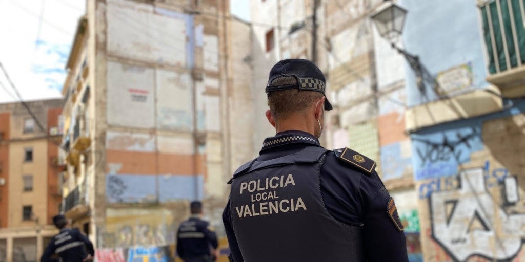 Detienen a un hombre por agredir a su pareja en plena calle en Valencia