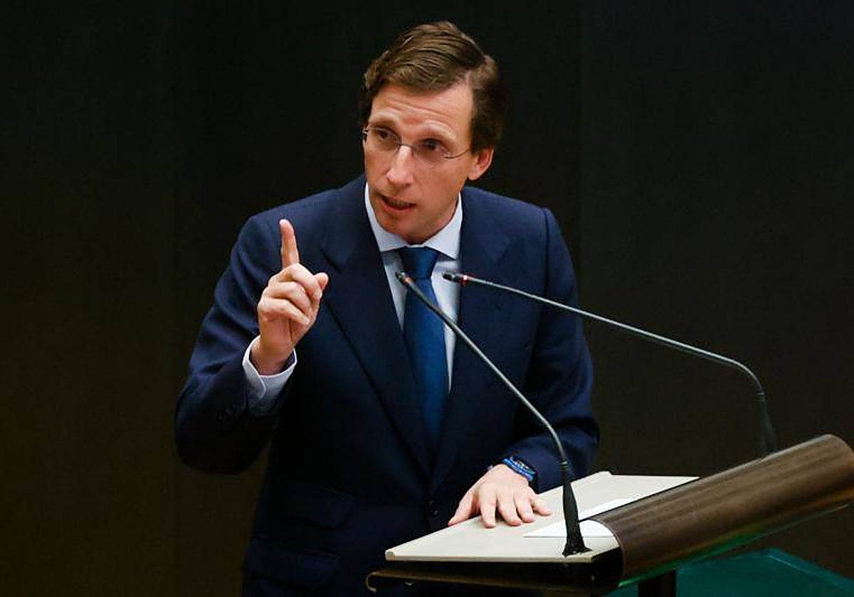 El alcalde, José Luis Martínez-Almeida, este martes en el pleno de Cibeles