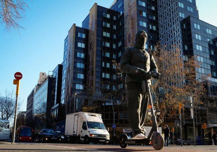 Entra en vigor la prohibición de entrar patinetes en los transportes públicos de Cataluña