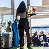 «Lo importante es el escote»: denuncian las condiciones de un hostelero para contratar a una camarera