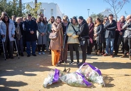 La tristeza invade cada rincón de la Universidad de Huelva tras la muerte de tres estudiantes en un incendio