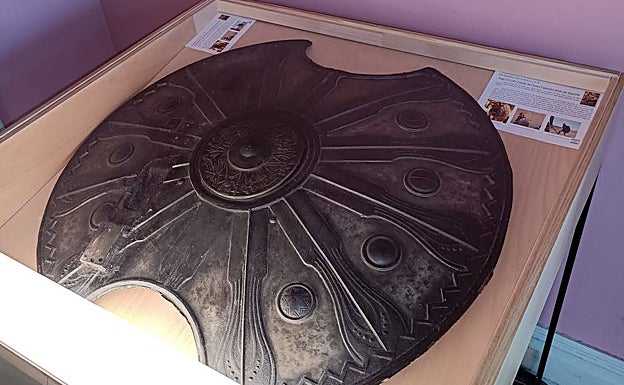 “Trocitos de la historia” del cine para revivir una sala en Benavente