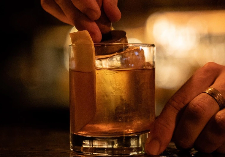 El cóctel más antiguo del mundo puede probarse en este bar de 'Whisky' de Barcelona