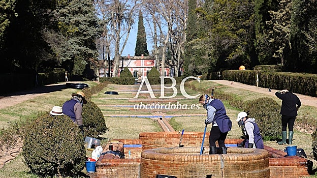 Trabajos de limpieza e impermeabilización de las fuentes