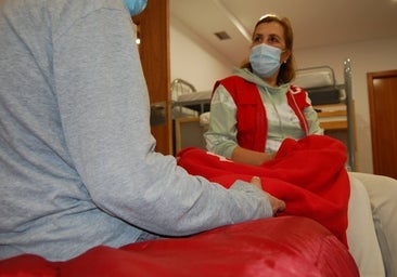 Albergues, mantas y café caliente: 'armas' de los 'sintecho' frente al frío