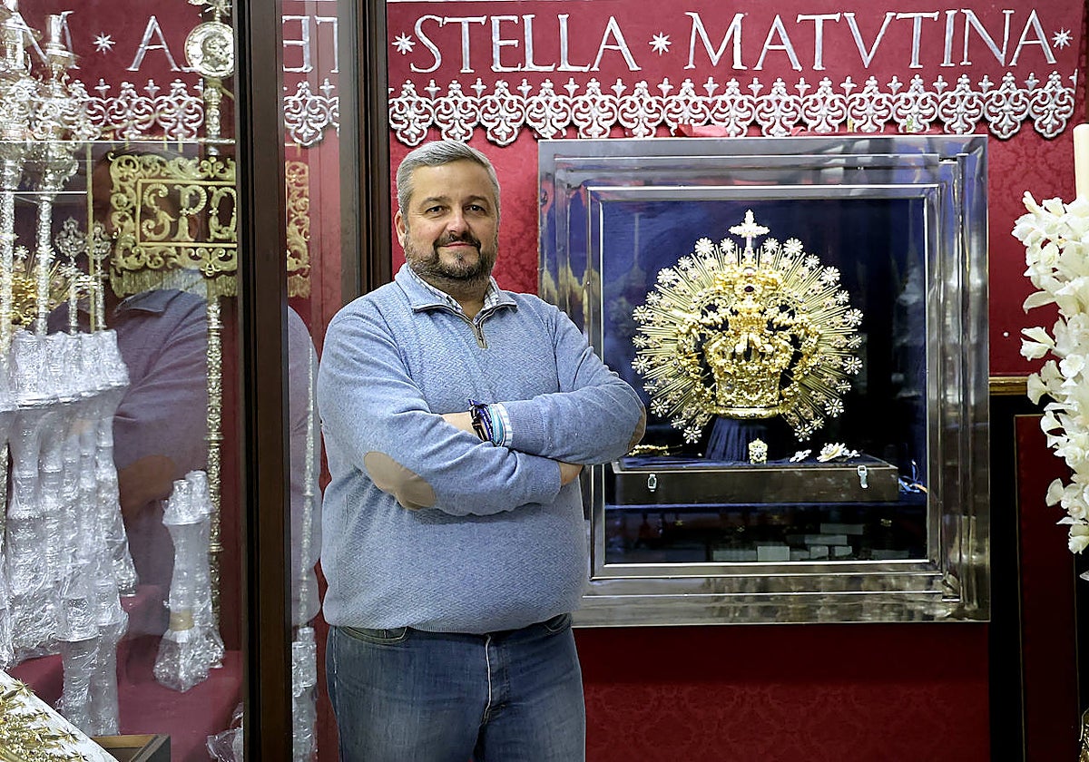 José María Ledo posa en la casa de hermandad de la Estrella