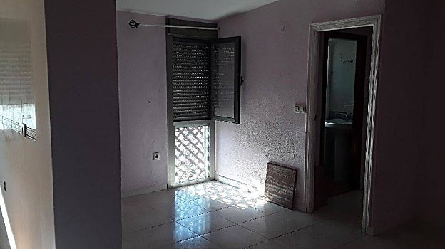 Interior de la vivienda que Altamira tiene en venta en la calle Lucena por 39.000 euros