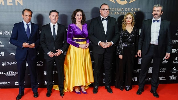 Representantes institucionales momentos antes de comenzar los Premios Carmen en Almería.