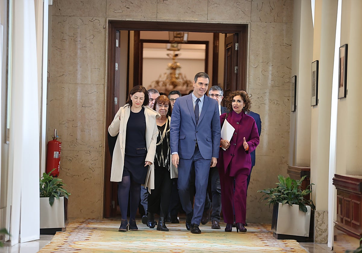 Pedro Sánchez y la dirección socialista, este martes en el Congreso