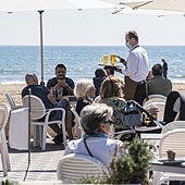 «Se necesita cocinero polivalente»: la oferta de empleo de un hostelero que indigna a los camareros