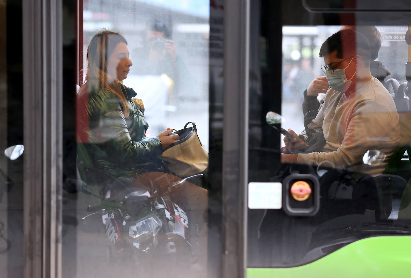 El primer día sin mascarillas en el transporte público de Córdoba, en imágenes