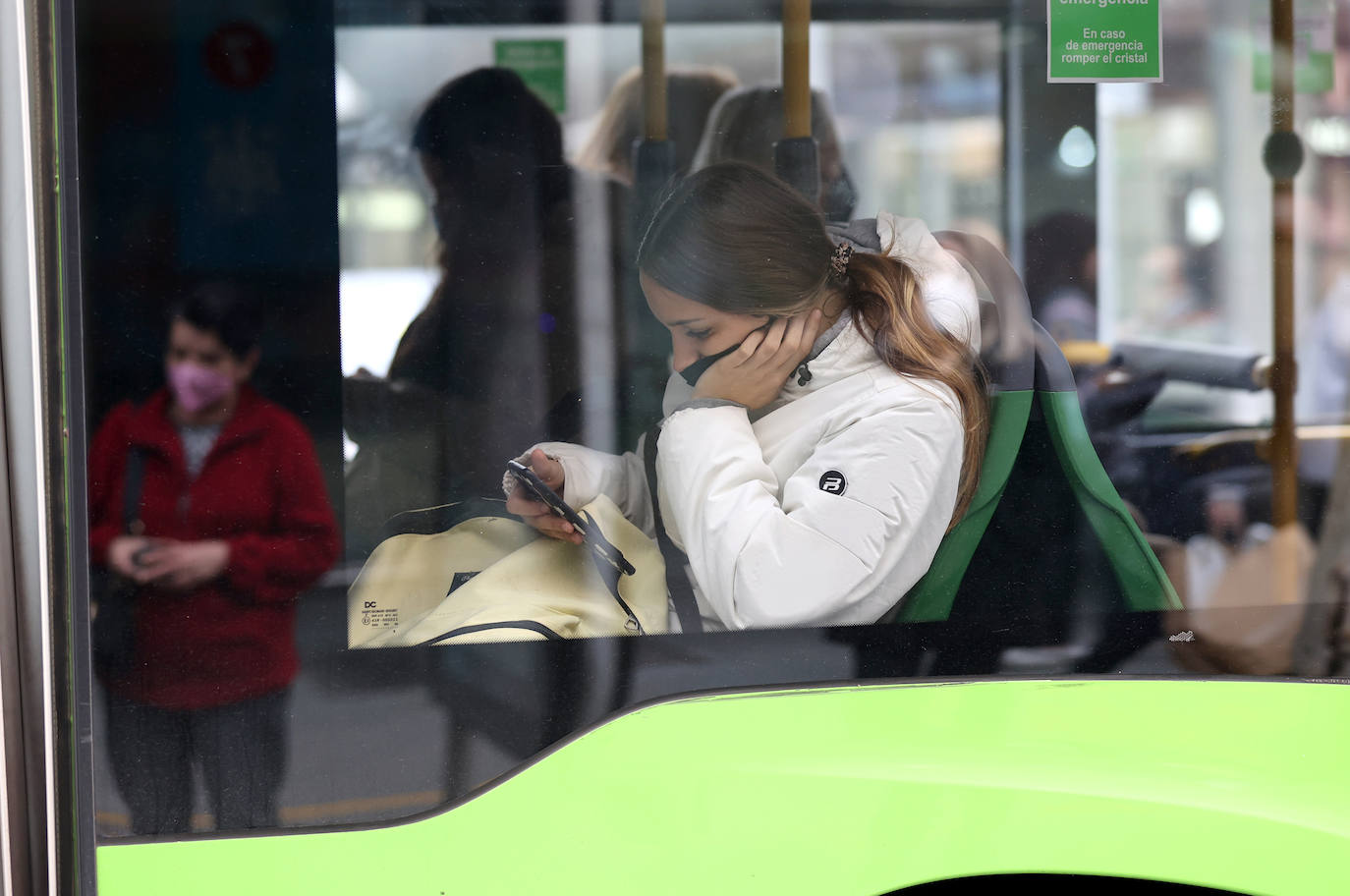 El primer día sin mascarillas en el transporte público de Córdoba, en imágenes