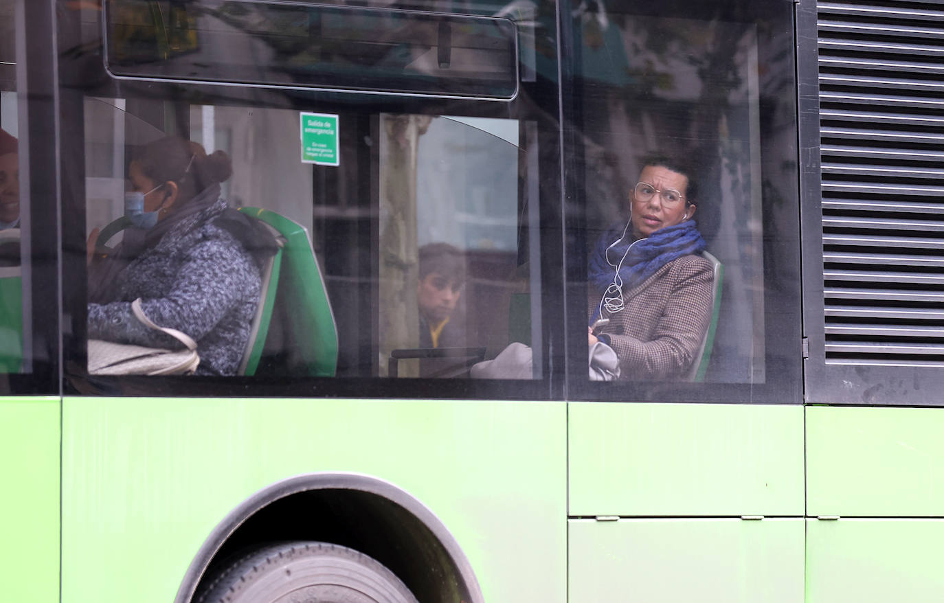 El primer día sin mascarillas en el transporte público de Córdoba, en imágenes