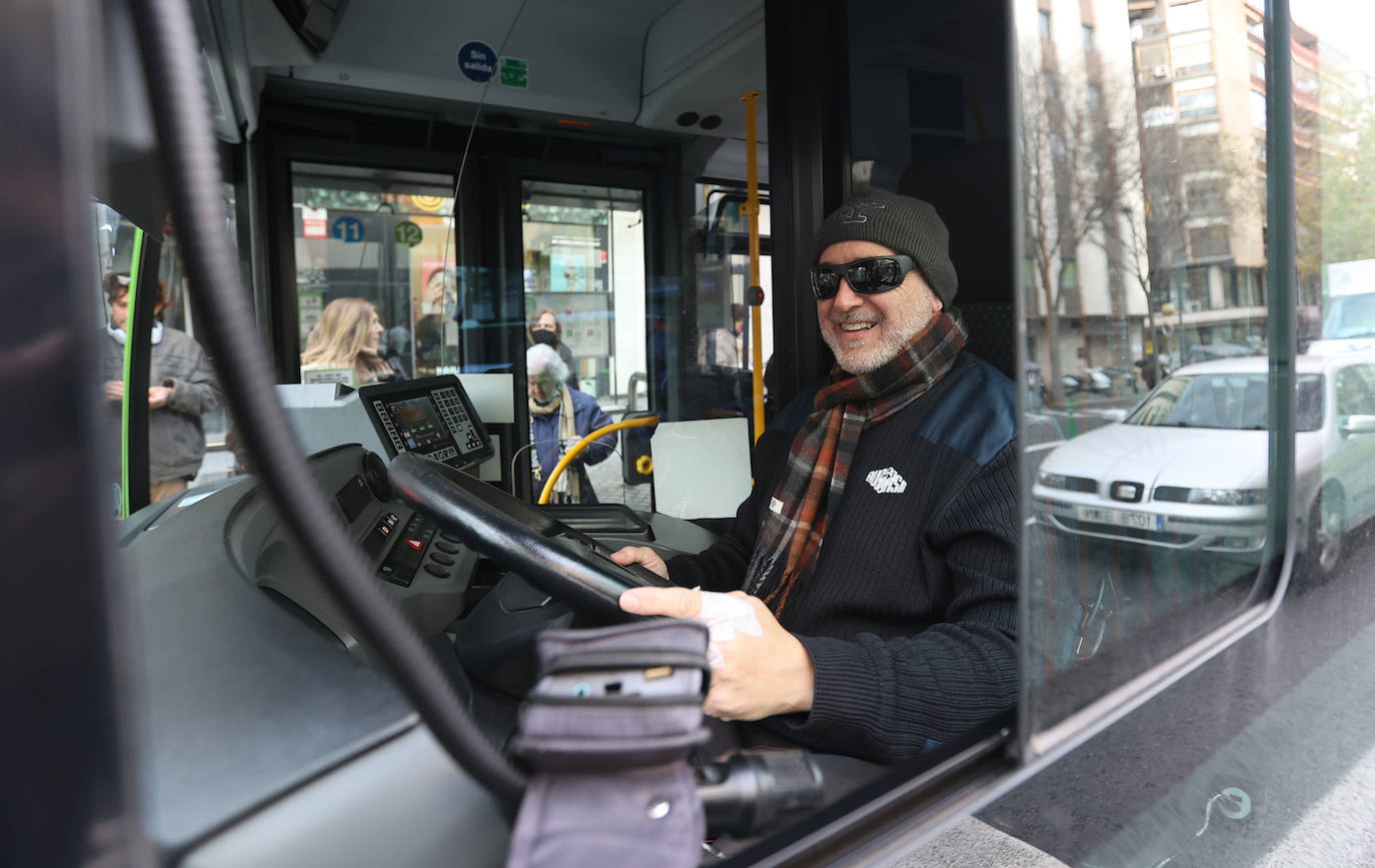 El primer día sin mascarillas en el transporte público de Córdoba, en imágenes