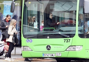 El primer día sin mascarillas en el transporte público de Córdoba, en imágenes