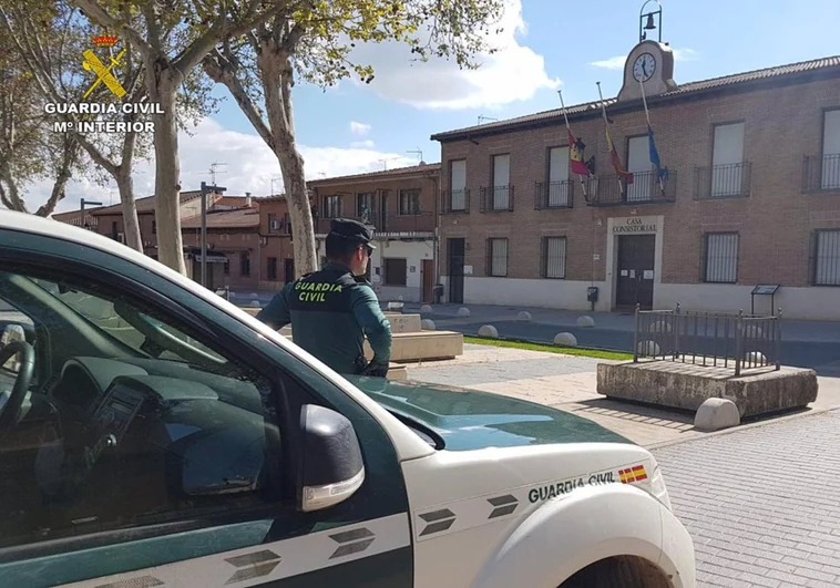 Tres detenidas por 23 robos en el interior de vehículos en Marchamalo y en Cabanillas del Campo