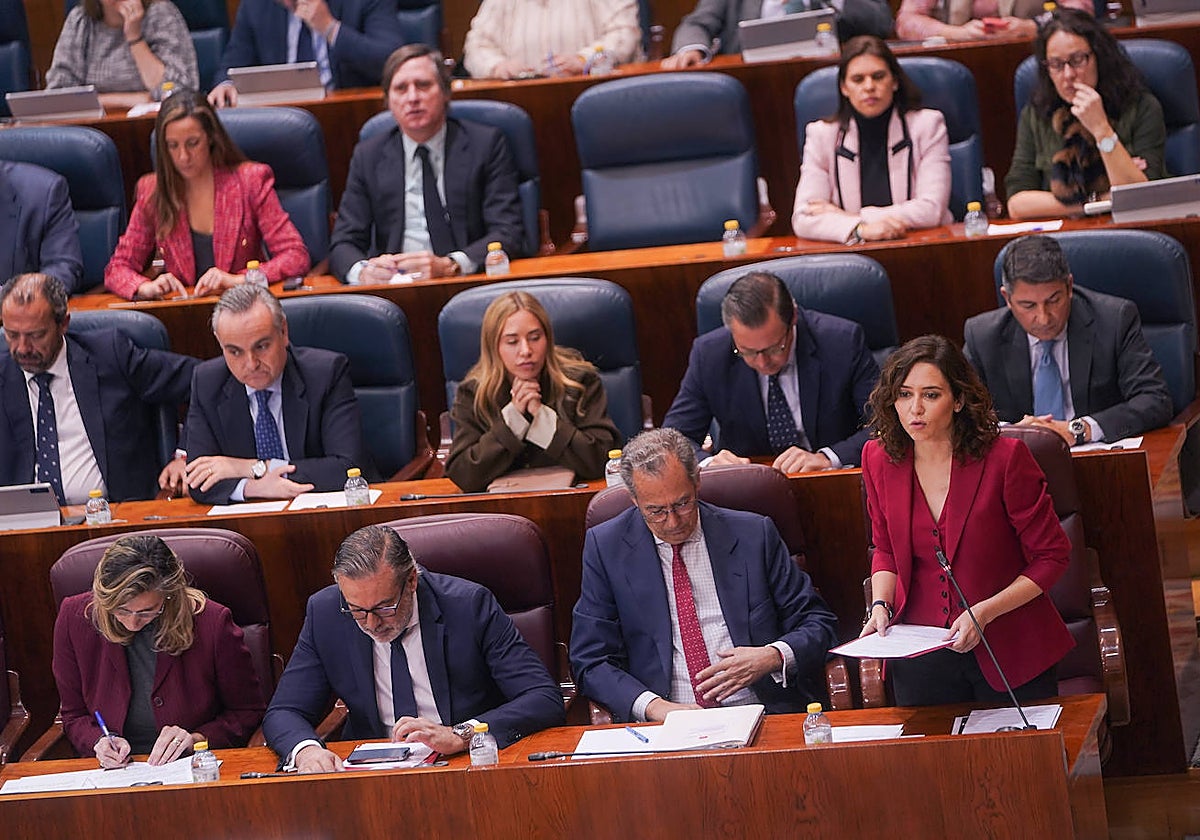 Díaz Ayuso, durante el pleno en que ha realizado los anuncios sobre Sanidad