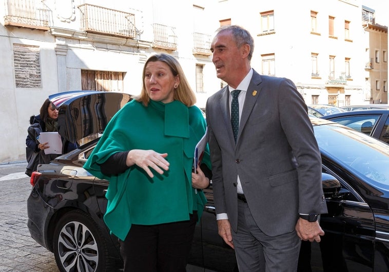 La consejera de Familia de Castilla y León defiende el trabajo de los Servicios Sociales: «Siempre prevalece el interés de los menores»