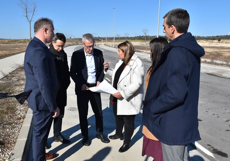 El director general de Sepes visita el parque empresarial de Torrehierro