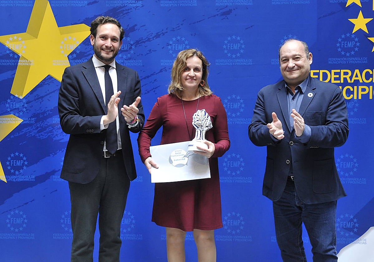 La alcaldesa Marisa Alguacil recogió el premio