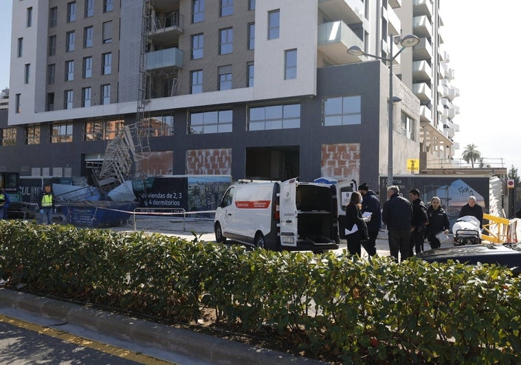 Muere un trabajador al caer desde un andamio en una obra en Valencia