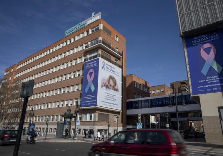 Imagen de archivo del Hospital Clínico de Valencia, donde murió una niña de 12 a causa de una peritonitis