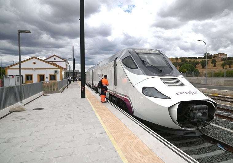 Renfe da la razón al interventor que bajó a 22 menores de un tren por «mal comportamiento»