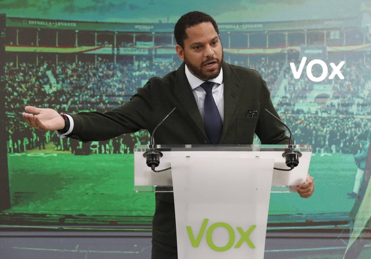 El secretario general de Vox, Ignacio Garriga, en rueda de prensa este lunes