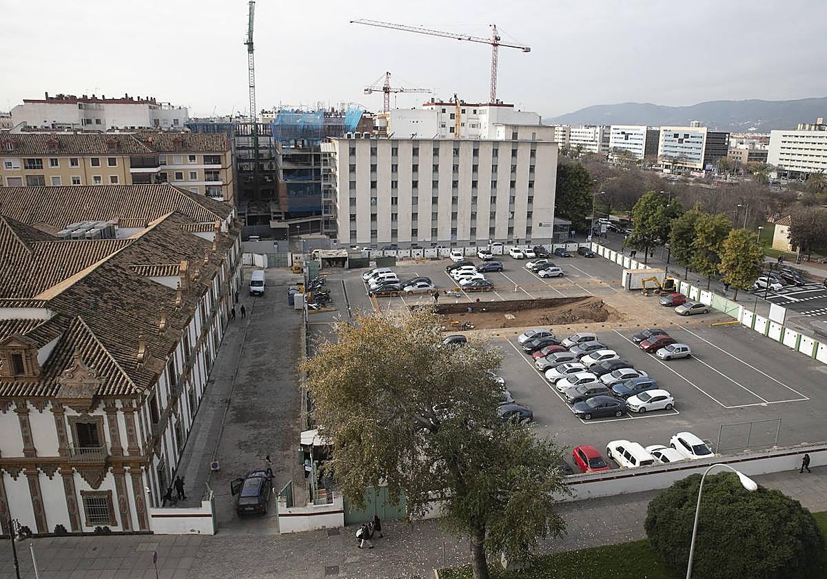 Vista aérea del solar anexo a la Diputación, con las catas en desarrollo