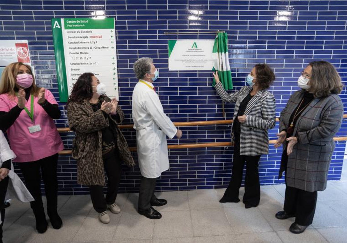 La consejera Catalina García, inaugurando la ampliación del centro de salud de Pino Montano en Sevilla