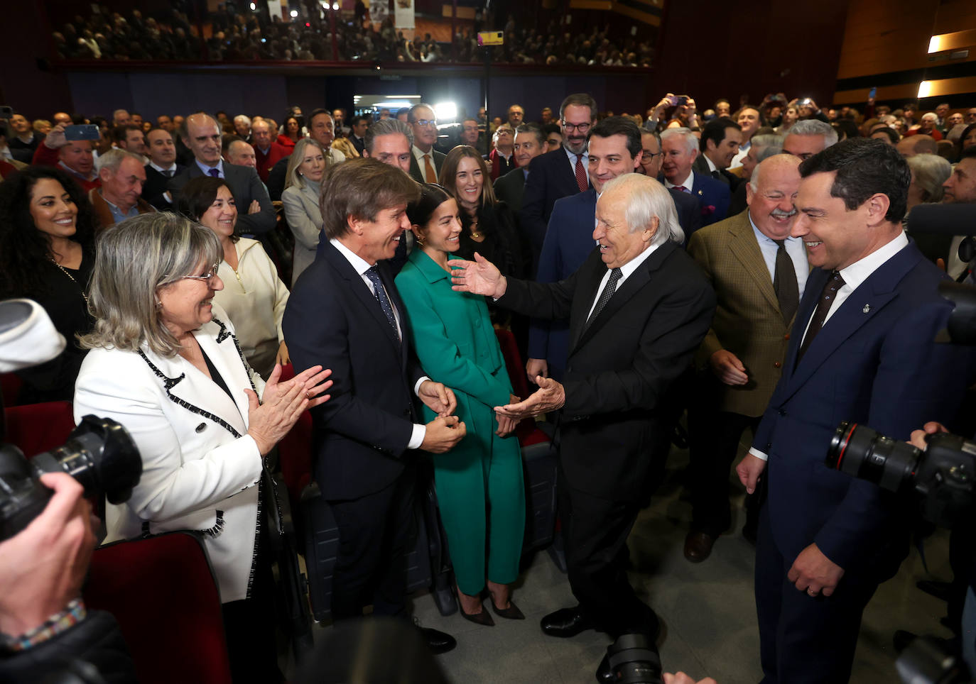 El emotivo homenaje a El Cordobés, en imágenes