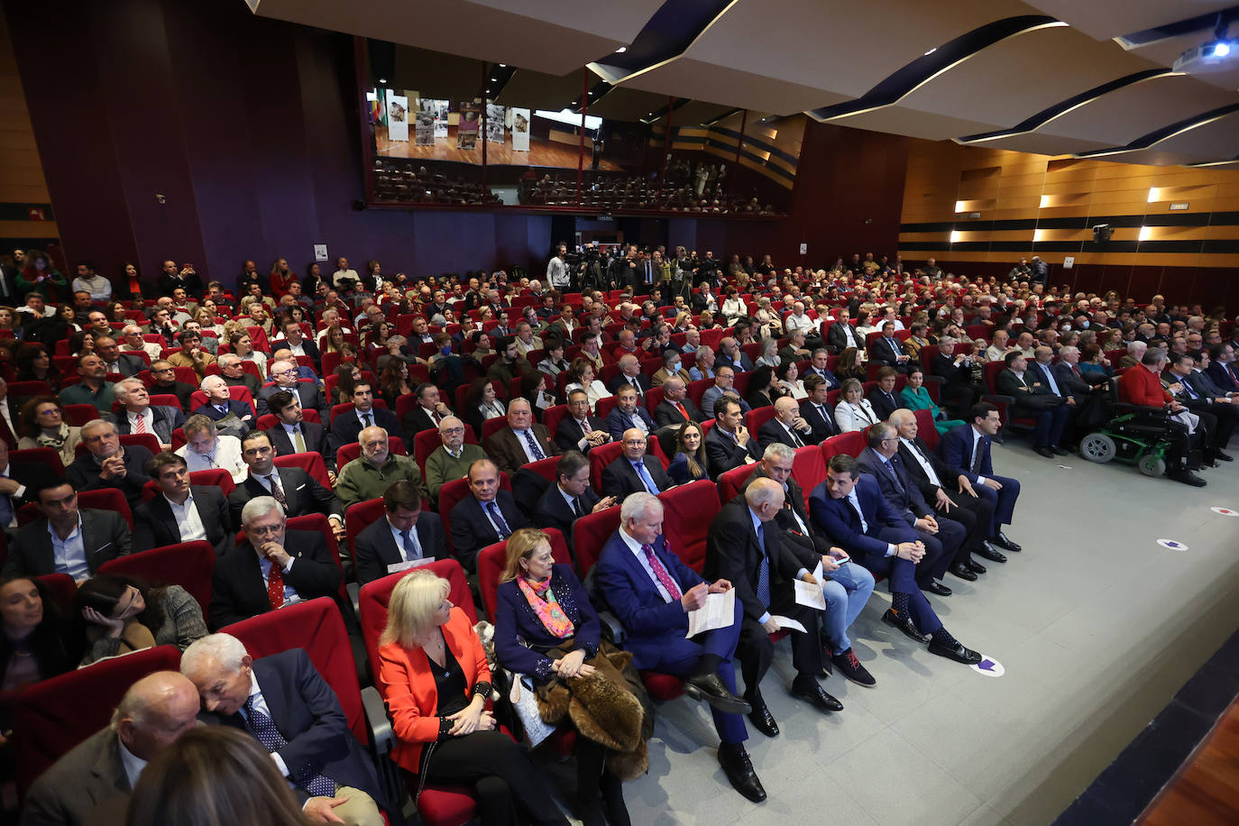 El emotivo homenaje a El Cordobés, en imágenes