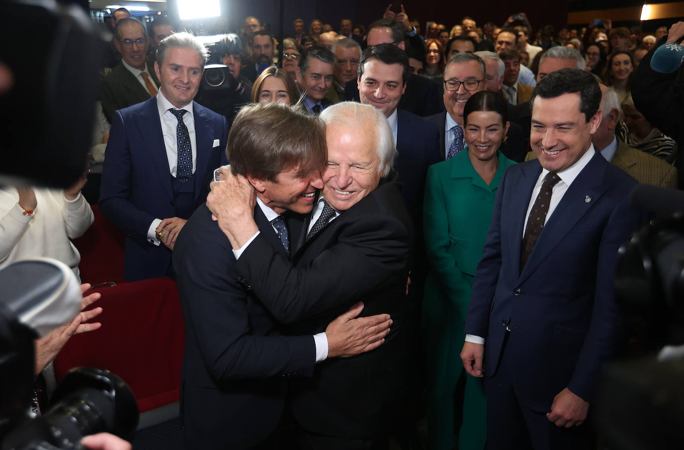 El emotivo homenaje a El Cordobés, en imágenes