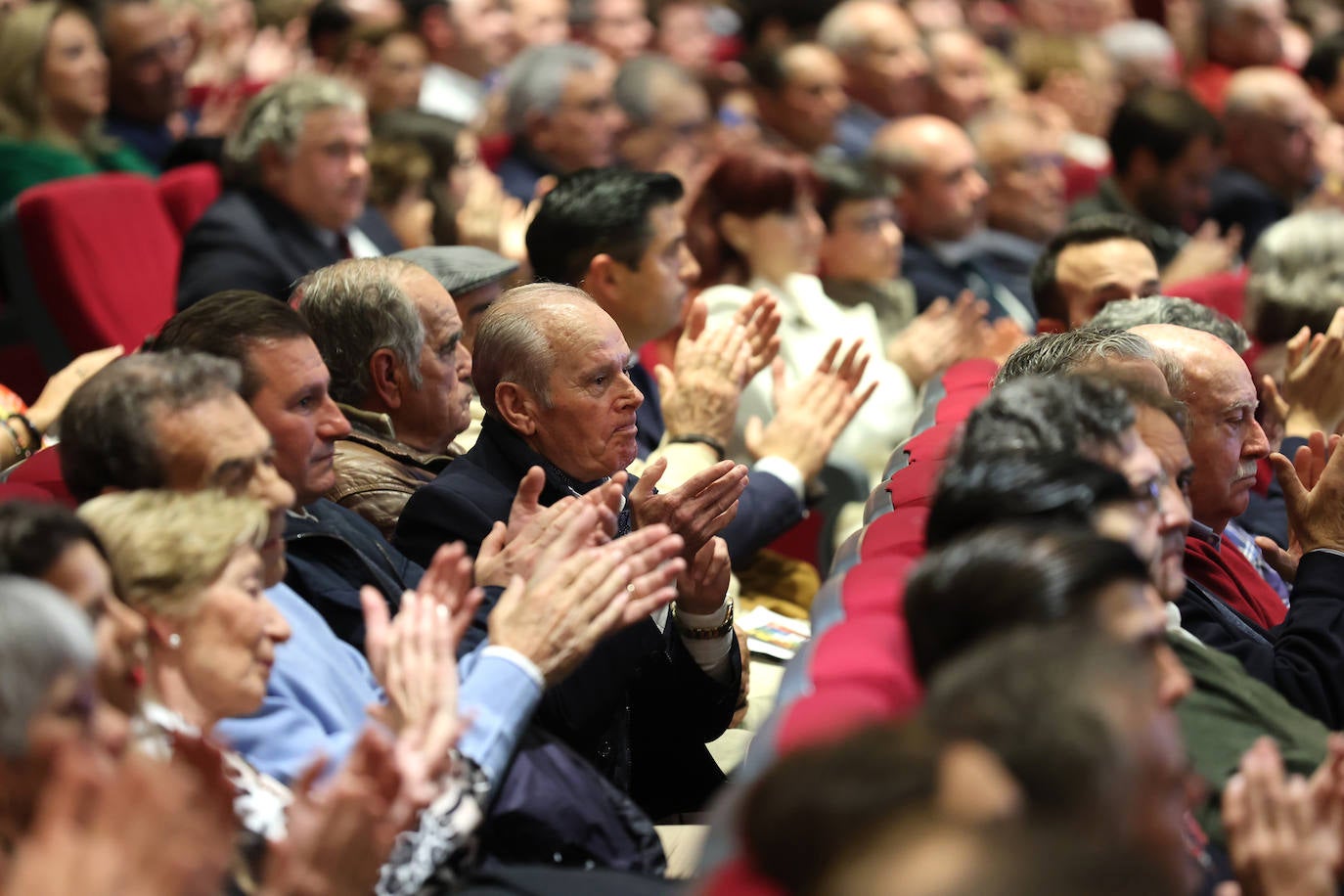 El emotivo homenaje a El Cordobés, en imágenes