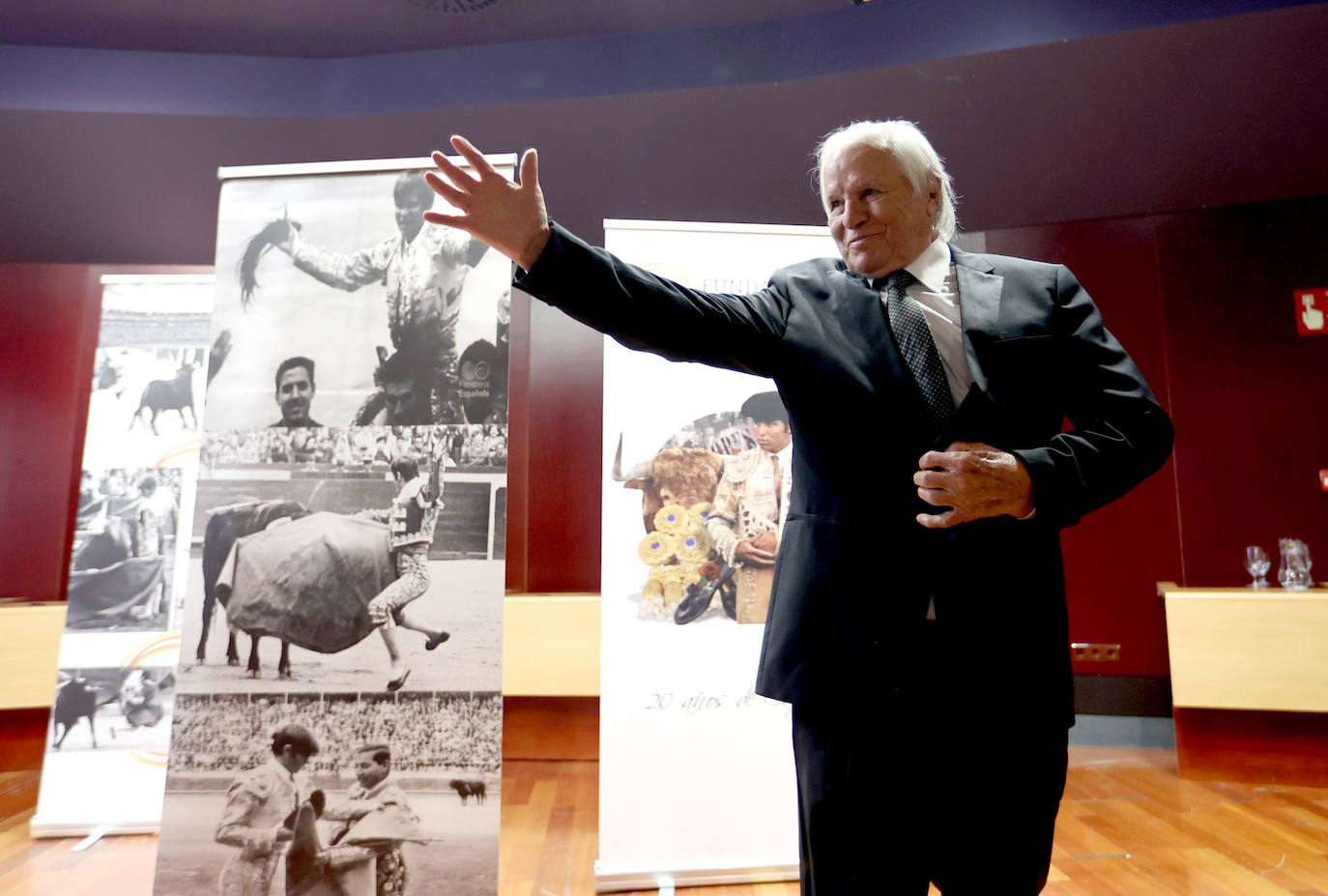 El emotivo homenaje a El Cordobés, en imágenes