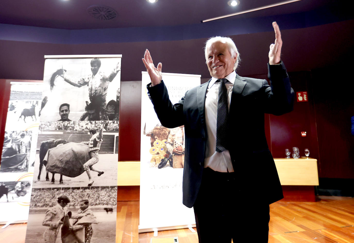 El emotivo homenaje a El Cordobés, en imágenes