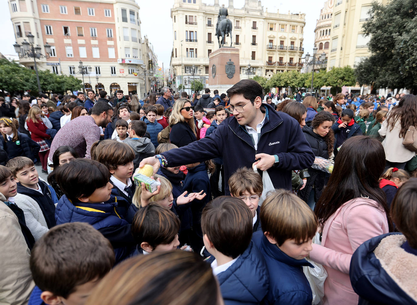 La marcha escolar por el Día del Niño con Cáncer en Córdoba, en imágenes