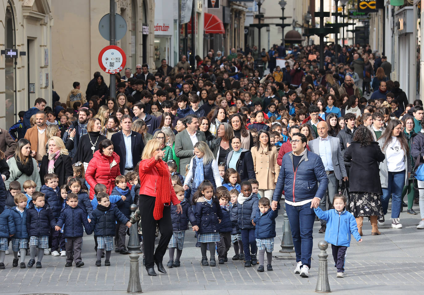 La marcha escolar por el Día del Niño con Cáncer en Córdoba, en imágenes